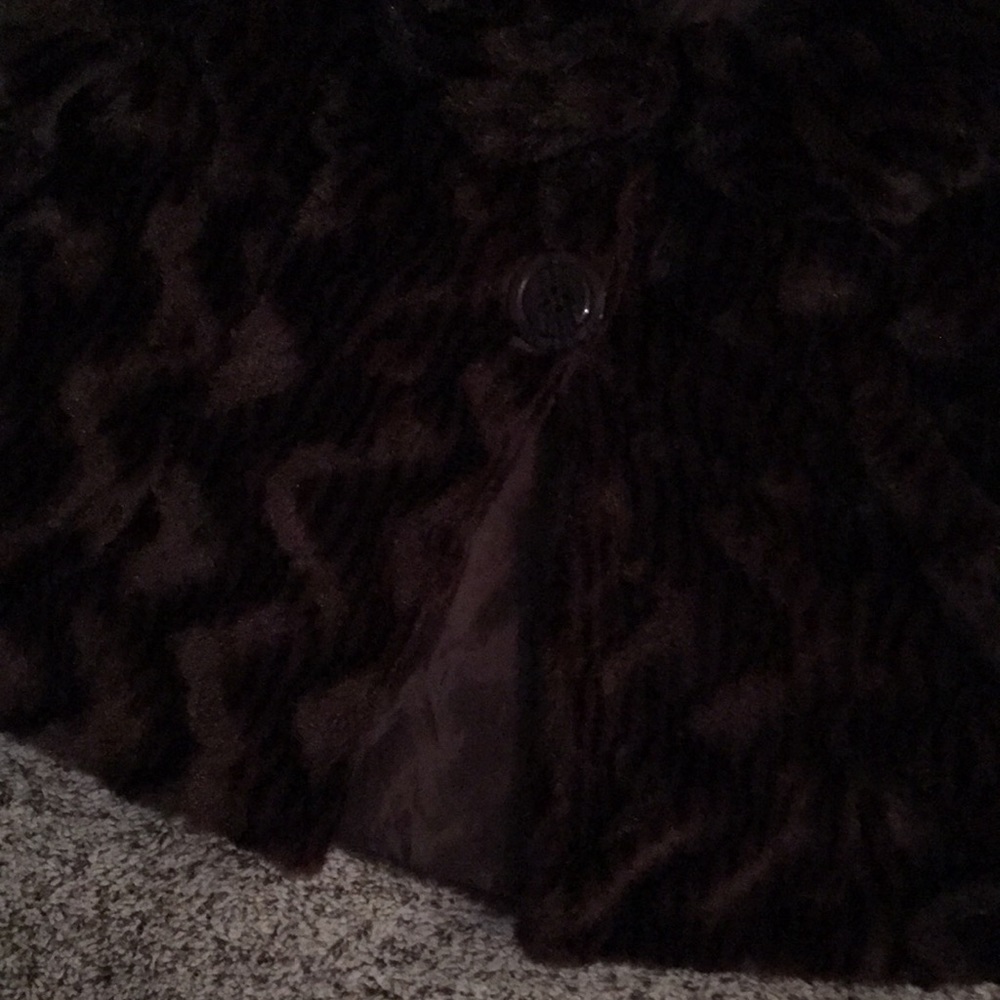 Foe fur Shana K short jacket. Size M. Snaps look like over size buttons. So cute - Picture 4 of 5